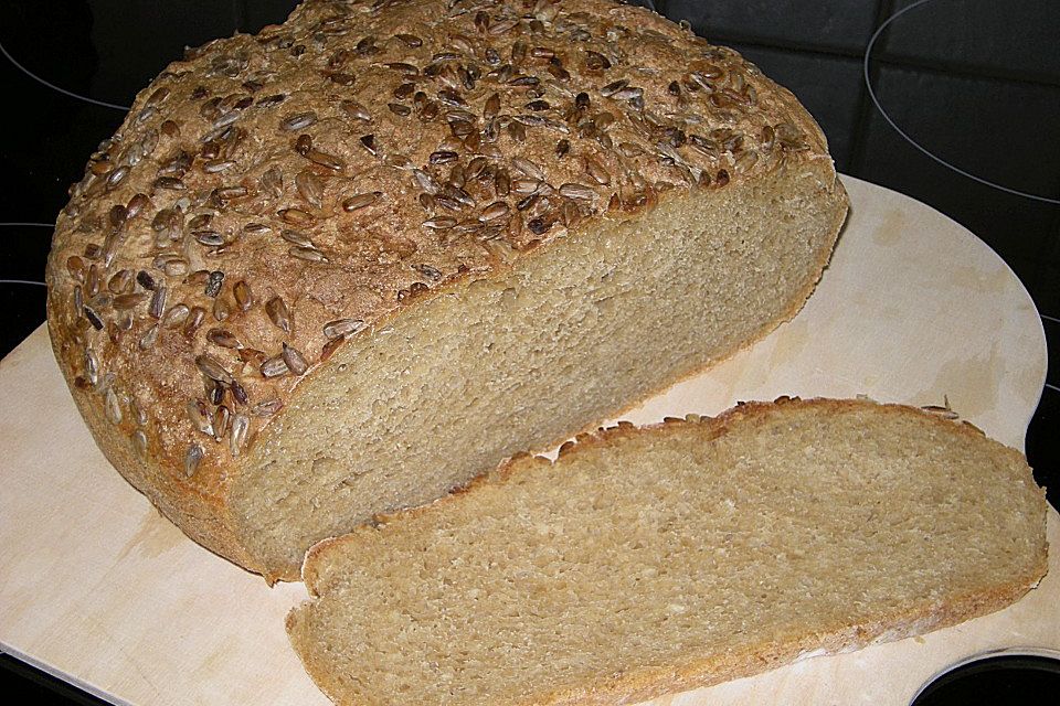 Leckeres Brot mit Buttermilch, Dinkel- und Weizenmehl