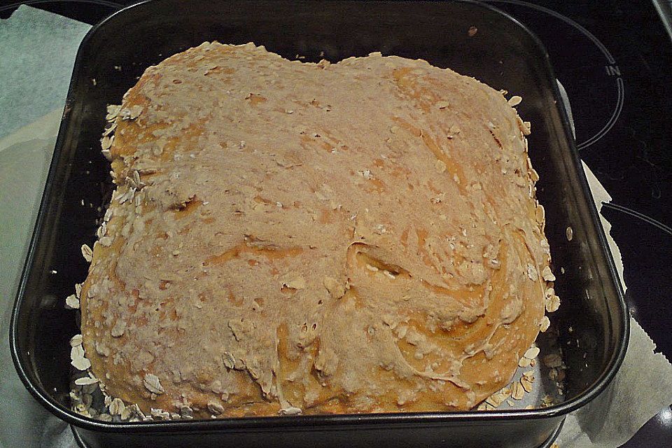 Leckeres Brot mit Buttermilch, Dinkel- und Weizenmehl