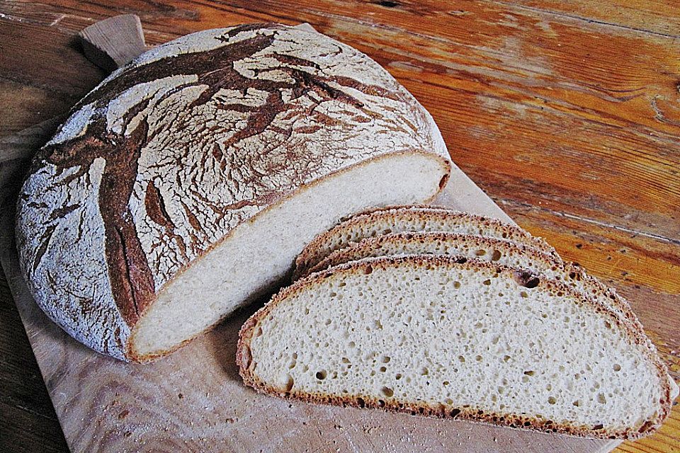 Leckeres Brot mit Buttermilch, Dinkel- und Weizenmehl