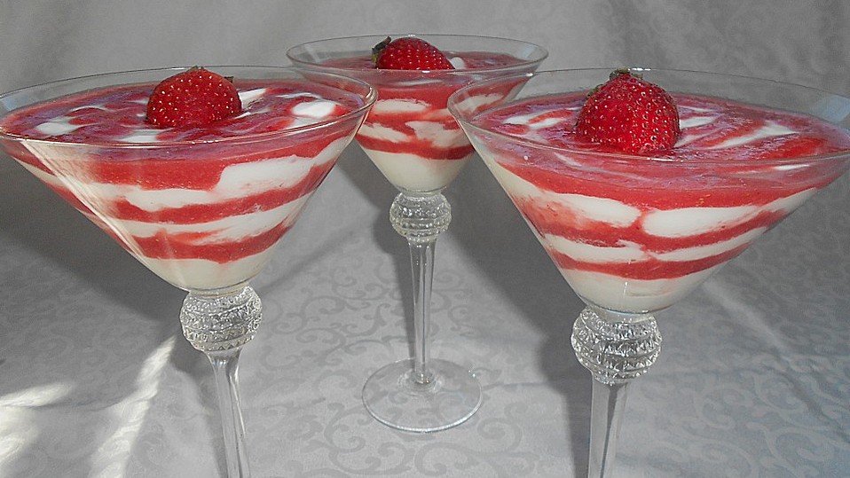 Erdbeeren mit Vanille - Eierlikör - Creme von machal Erdbeeren mit Vanille - Eierlikör - Creme von machal