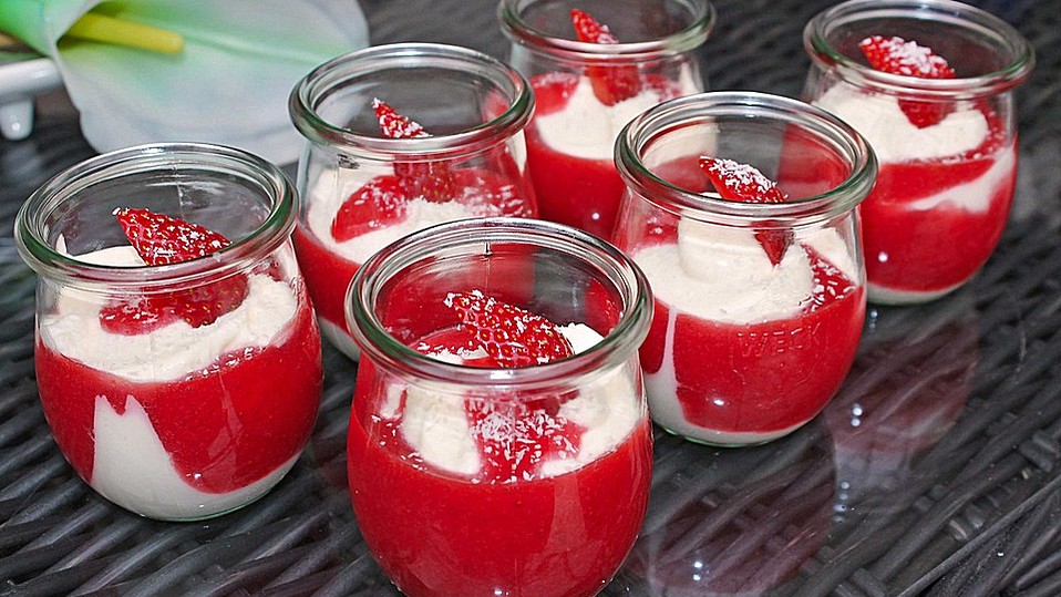 Erdbeeren mit Vanille - Eierlikör - Creme von machal Erdbeeren mit Vanille - Eierlikör - Creme von machal