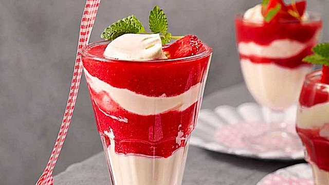 Erdbeeren mit Vanille - Eierlikör - Creme von machal Erdbeeren mit Vanille - Eierlikör - Creme von machal