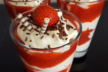 Erdbeeren mit Vanille - Eierlikör - Creme