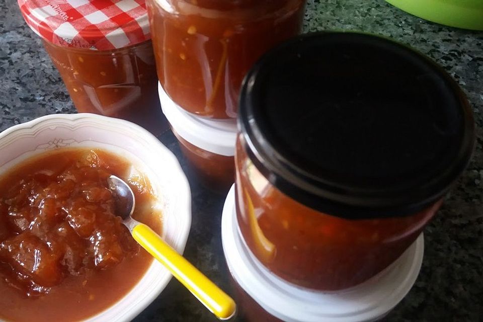 Tomatenmarmelade mit Basilikum