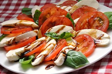 Mozarella mit Tomaten