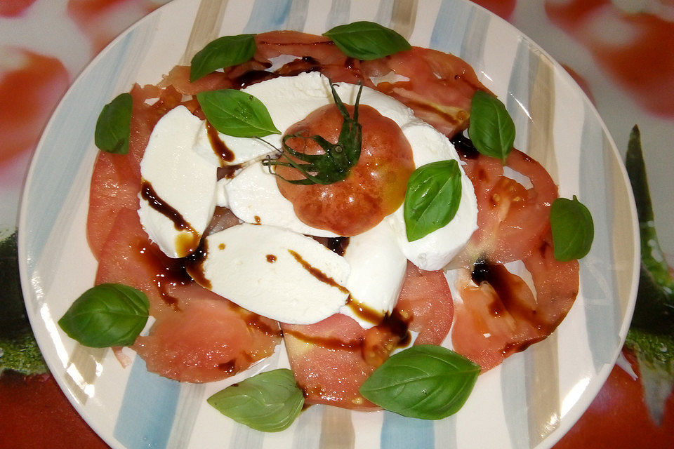 Mozarella mit Tomaten