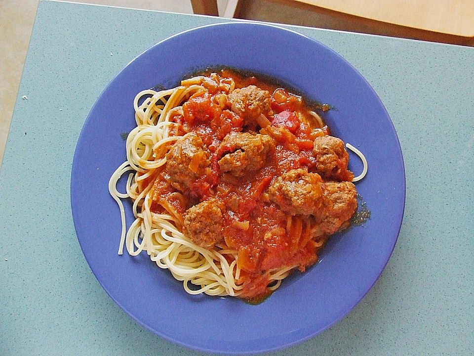 Spaghetti mit Tomatensoße und Fleischbällchen von McMoe| Chefkoch