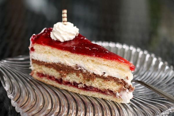 Nougat - Preiselbeer - Torte von Hobbykochen | Chefkoch