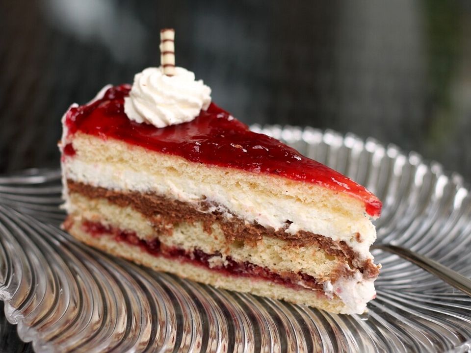 Nougat - Preiselbeer - Torte von Hobbykochen| Chefkoch Nougat - Preiselbeer - Torte von Hobbykochen| Chefkoch