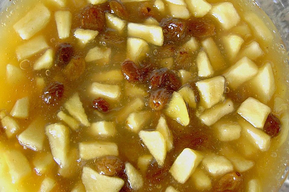 Apfelgrütze mit warmer Vanille - Zimt - Sauce