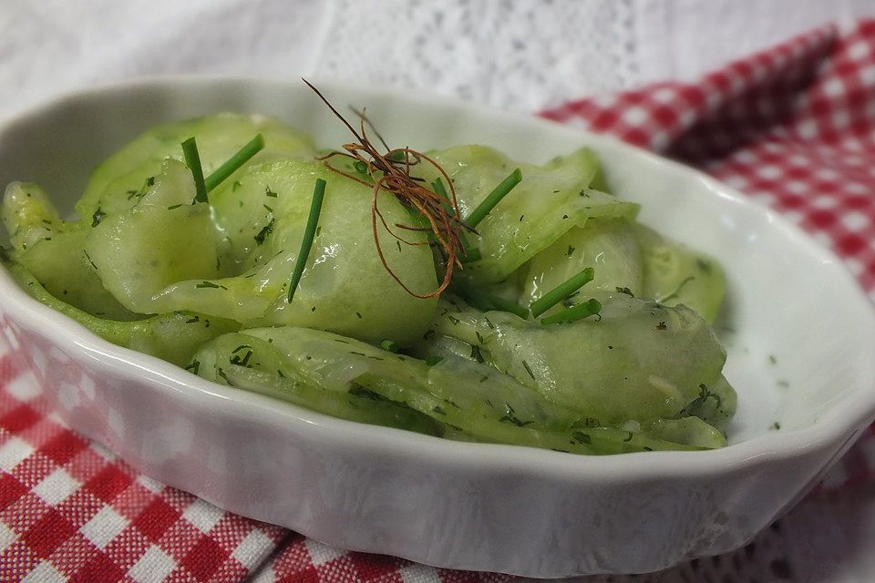 Asiatischer Gurkensalat