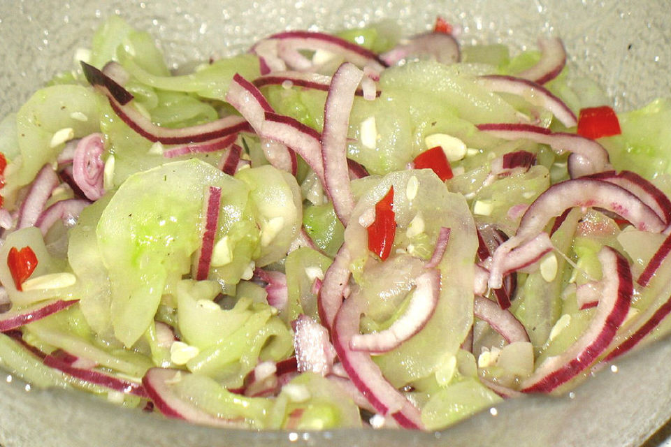 Asiatischer Gurkensalat