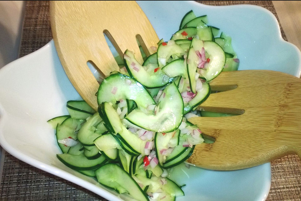 Asiatischer Gurkensalat