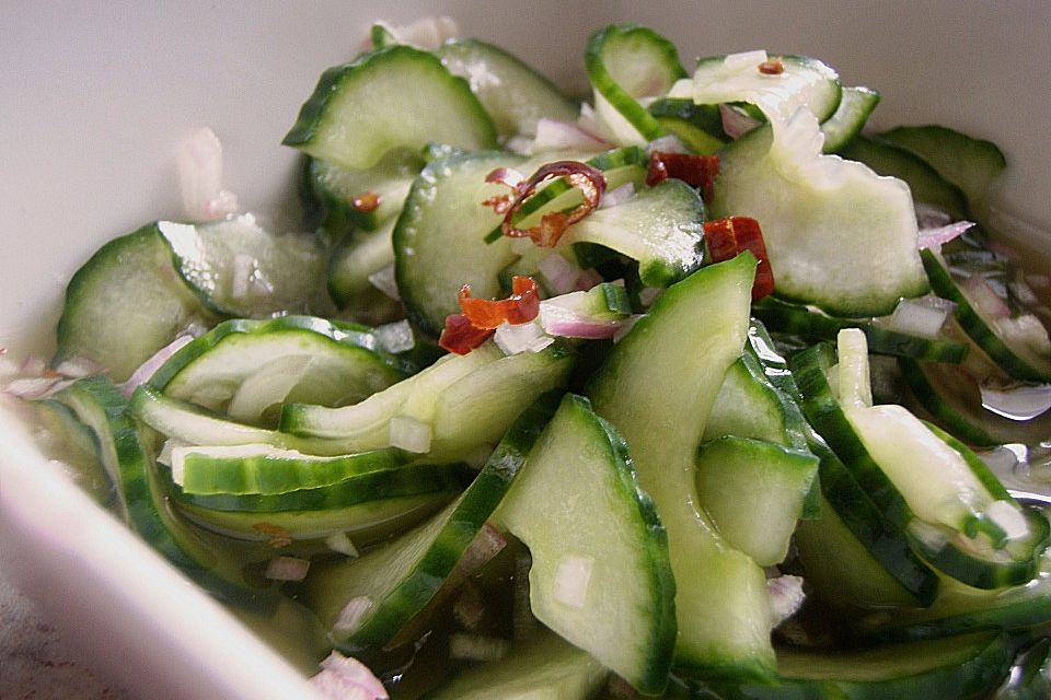 Asiatischer Gurkensalat