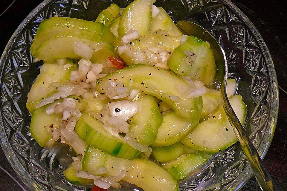 Asiatischer Gurkensalat