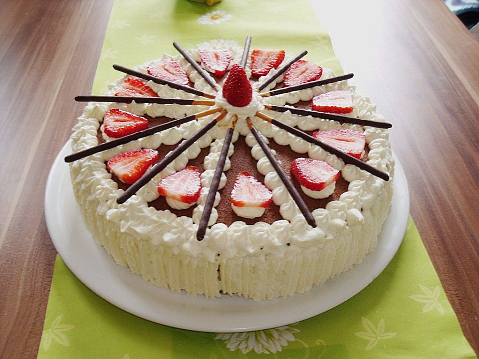 Mikado Erdbeer - Torte mit weißer Schokolade von Manu-Zimbo | Chefkoch