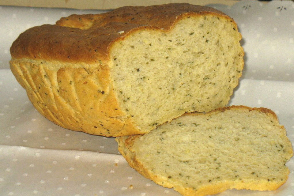 Kartoffelbrot mit Sauerrahm und Schnittlauch Kartoffelbrot mit Sauerrahm und Schnittlauch