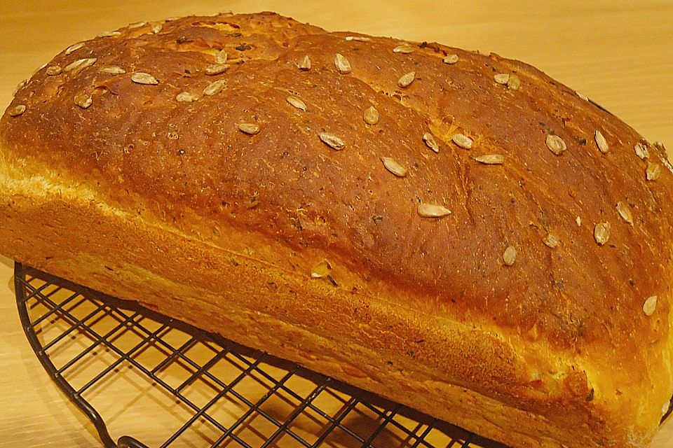 Kartoffelbrot mit Sauerrahm und Schnittlauch Kartoffelbrot mit Sauerrahm und Schnittlauch
