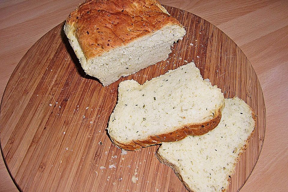 Kartoffelbrot mit Sauerrahm und Schnittlauch Kartoffelbrot mit Sauerrahm und Schnittlauch