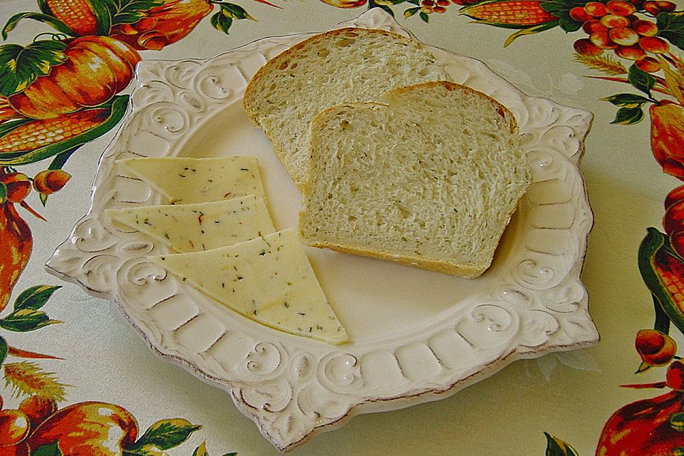 Kartoffelbrot mit Sauerrahm und Schnittlauch Kartoffelbrot mit Sauerrahm und Schnittlauch