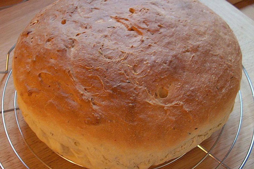 Kartoffelbrot mit Sauerrahm und Schnittlauch Kartoffelbrot mit Sauerrahm und Schnittlauch
