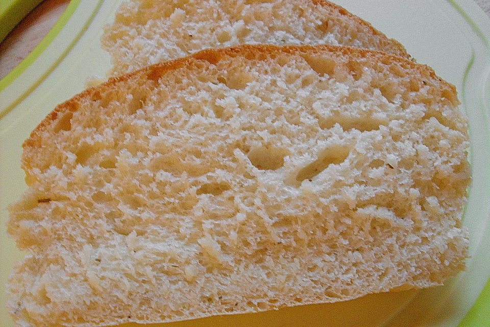 Kartoffelbrot mit Sauerrahm und Schnittlauch Kartoffelbrot mit Sauerrahm und Schnittlauch