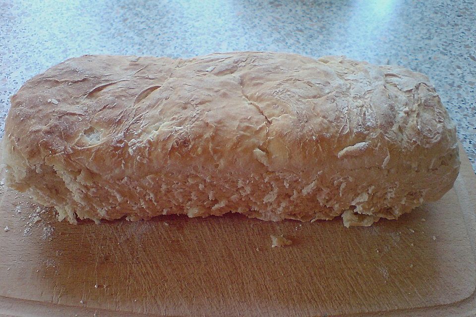 Kartoffelbrot mit Sauerrahm und Schnittlauch Kartoffelbrot mit Sauerrahm und Schnittlauch