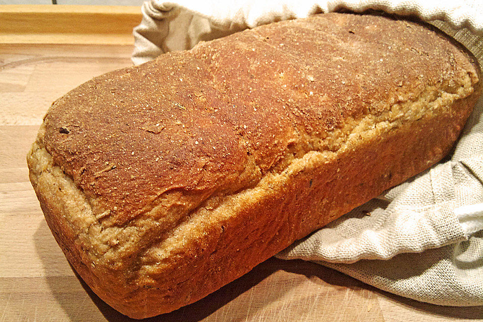 Kartoffelbrot mit Sauerrahm und Schnittlauch Kartoffelbrot mit Sauerrahm und Schnittlauch