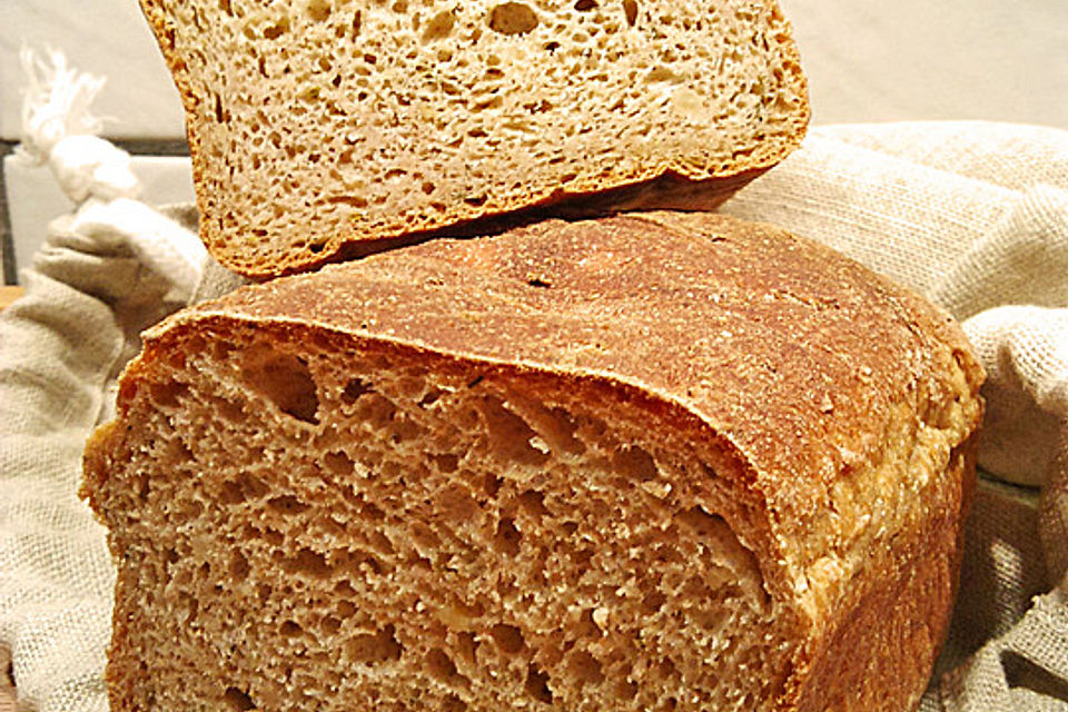 Kartoffelbrot mit Sauerrahm und Schnittlauch Kartoffelbrot mit Sauerrahm und Schnittlauch