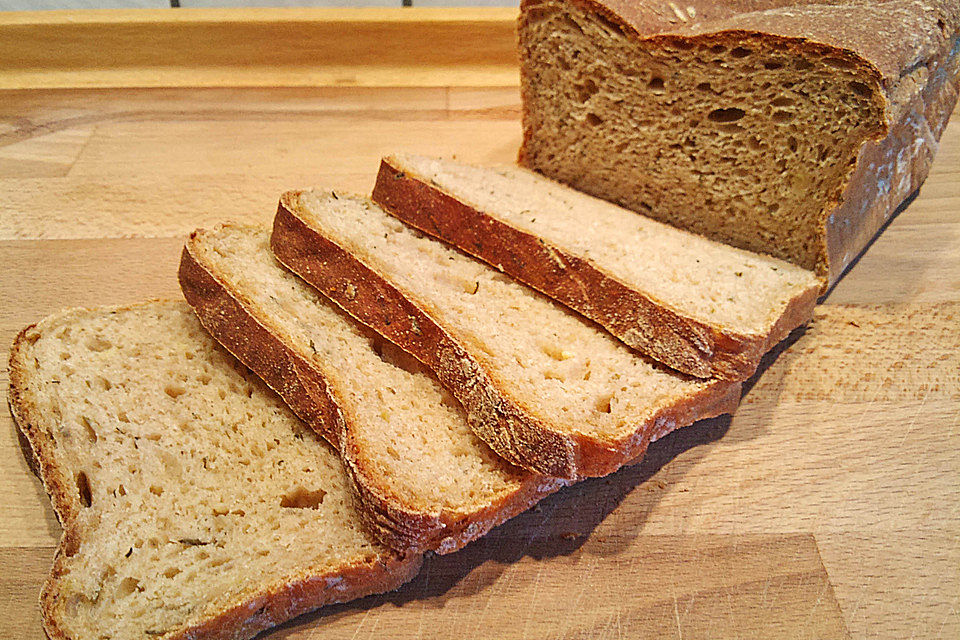 Kartoffelbrot mit Sauerrahm und Schnittlauch Kartoffelbrot mit Sauerrahm und Schnittlauch