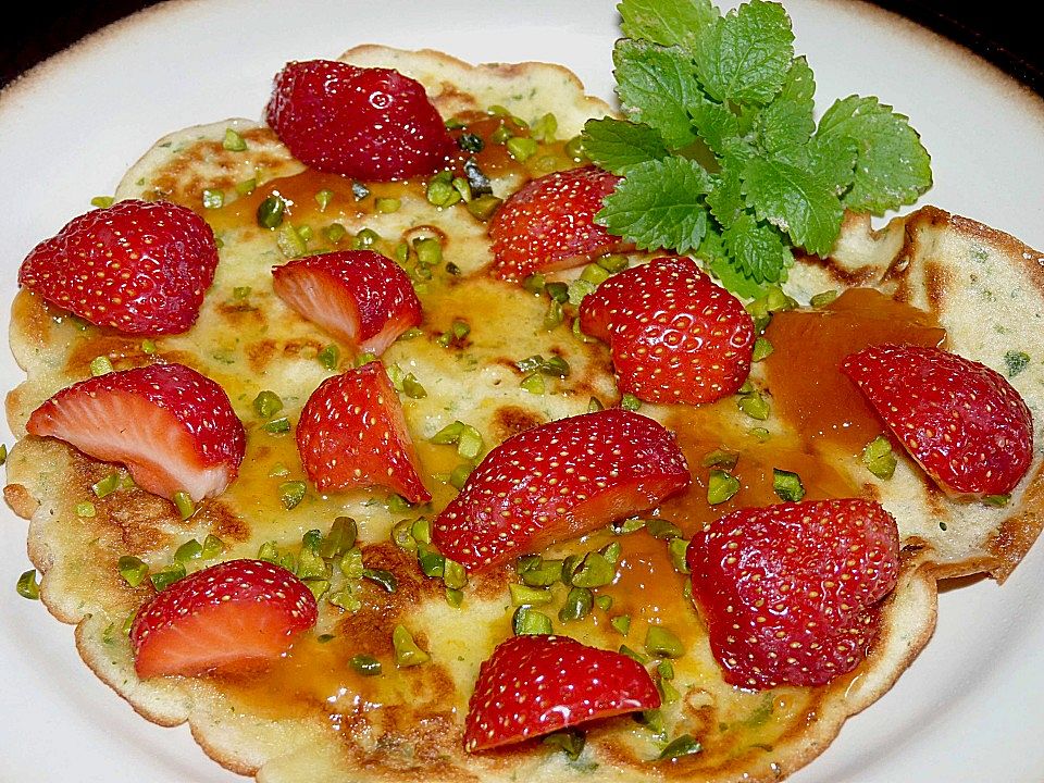 Roros fruchtige &amp;#39;Spezial - Eierkuchen&amp;#39; mit Pistazien und Erdbeeren von ...