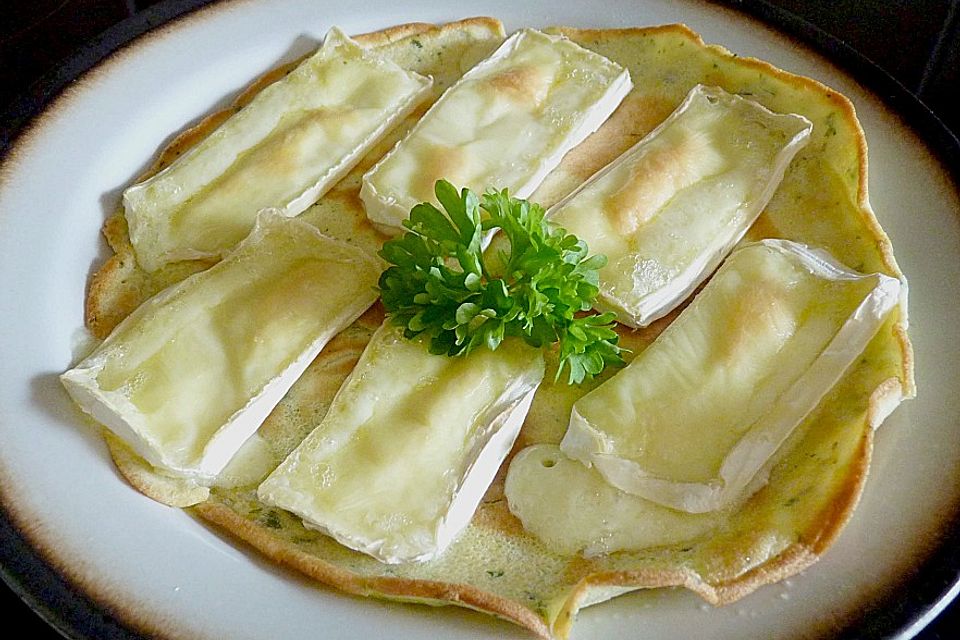 Eierkuchen - mit Camembert überbacken