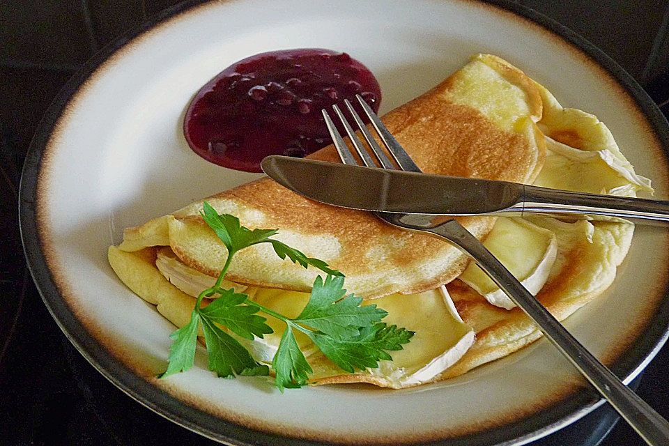 Eierkuchen - mit Camembert überbacken