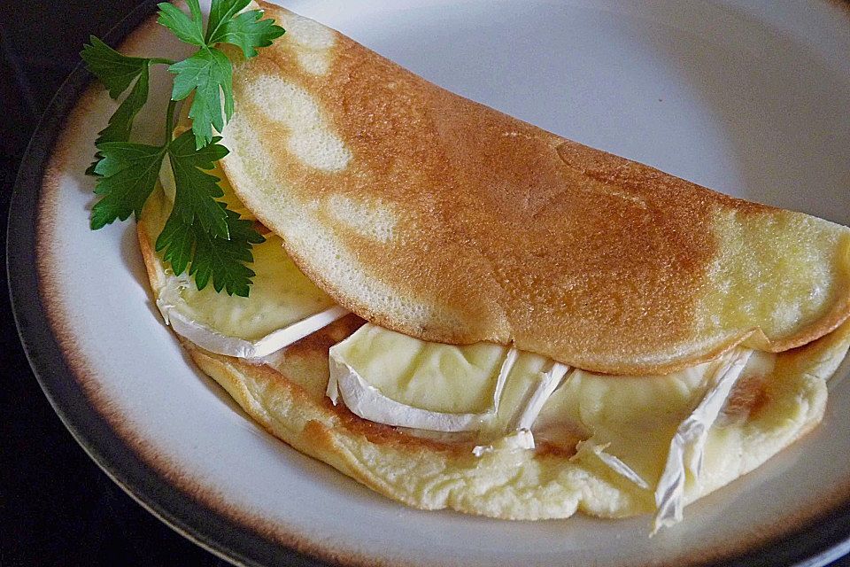 Eierkuchen - mit Camembert überbacken