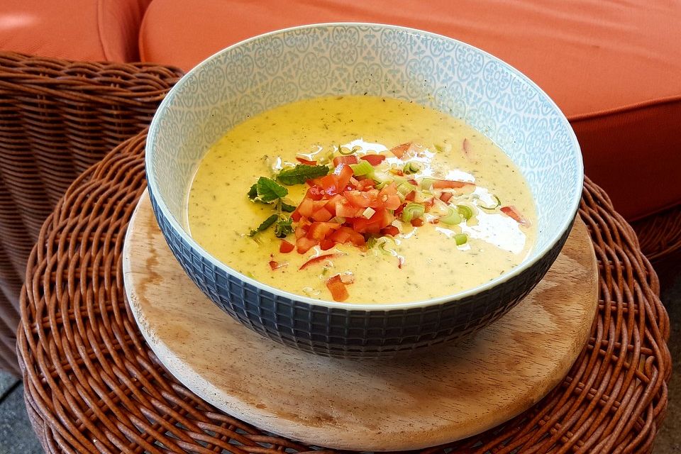 Ibus kalte Zucchini-Joghurt-Suppe