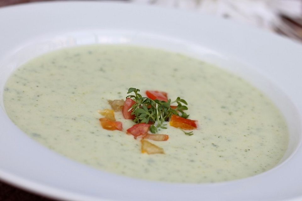 Ibus kalte Zucchini-Joghurt-Suppe