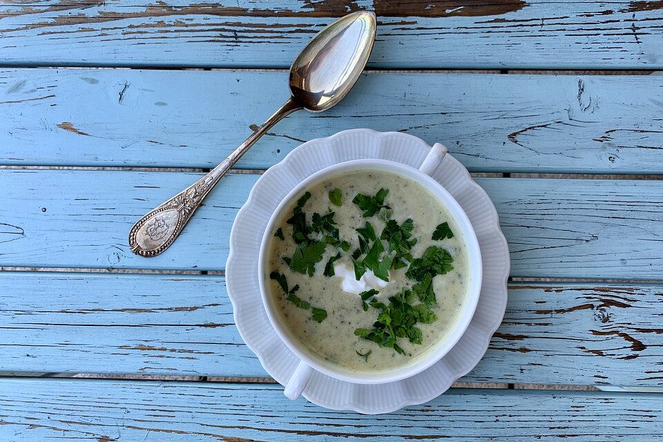 Ibus kalte Zucchini-Joghurt-Suppe