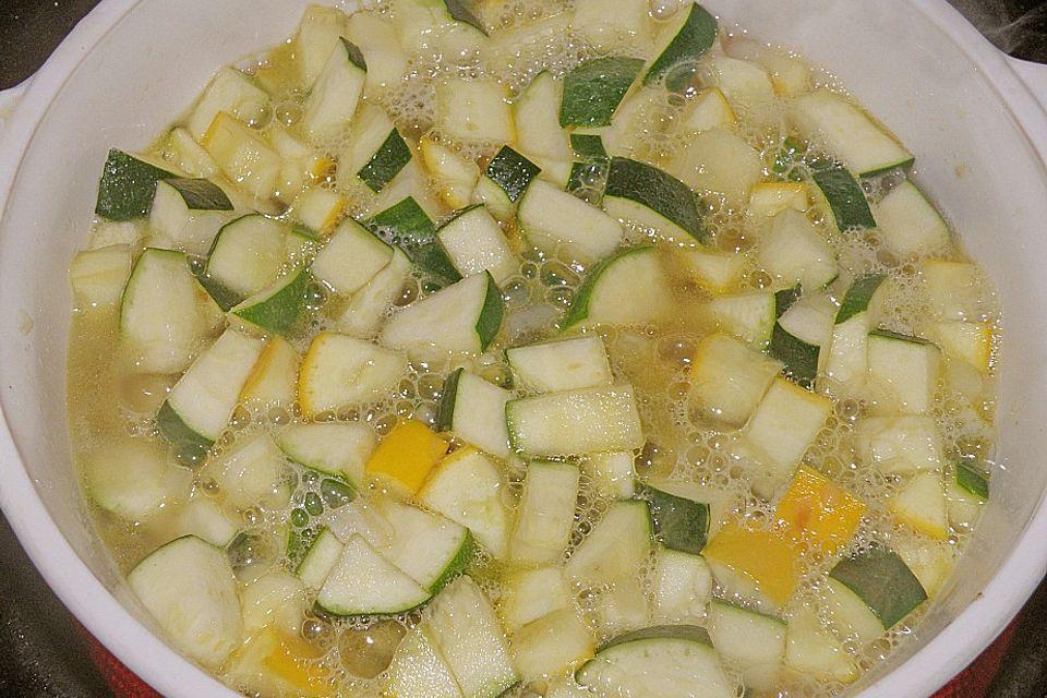 Ibus kalte Zucchini-Joghurt-Suppe