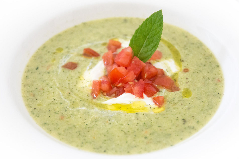 Ibus kalte Zucchini-Joghurt-Suppe