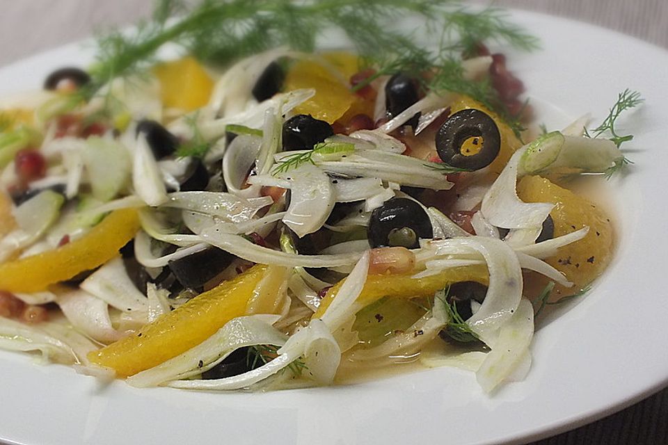 Orangensalat mit  Oliven und Fenchel