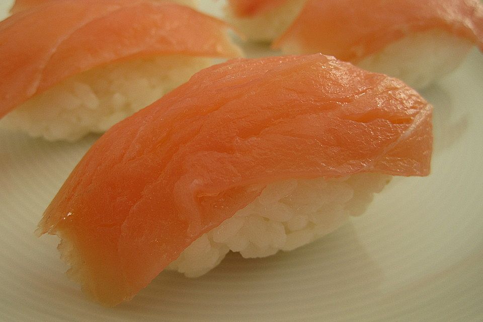 Nigiri - Sushi mit geräuchertem Lachs