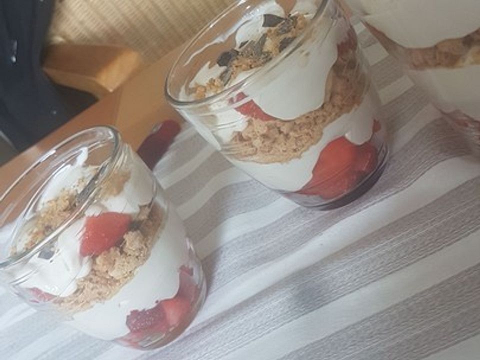 Joghurt - Mascarpone - Creme mit Erdbeeren von mima53| Chefkoch