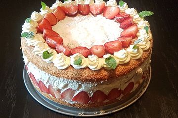 Erdbeer - Holunder - Torte