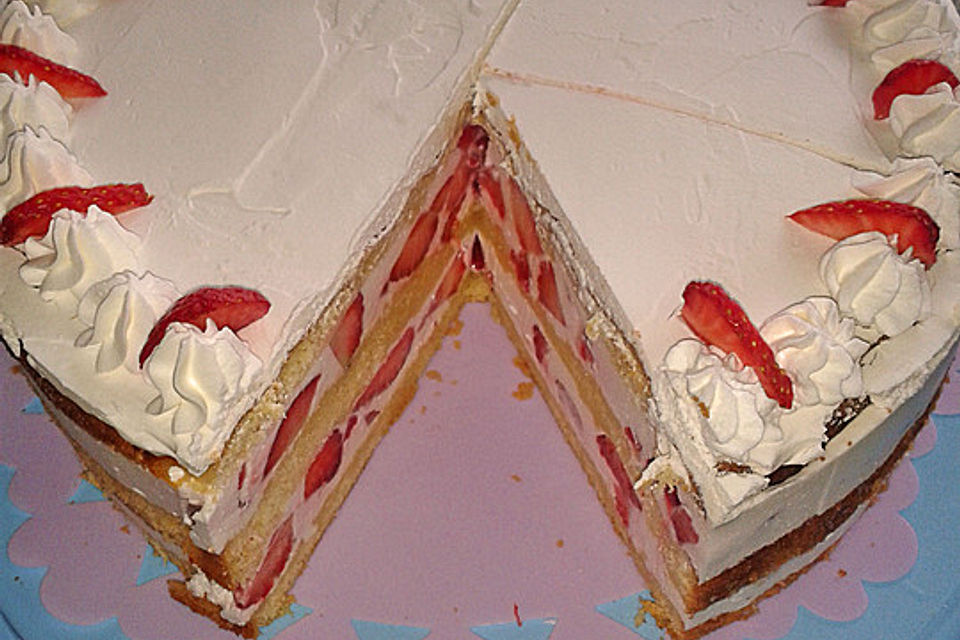 Erdbeer - Holunder - Torte