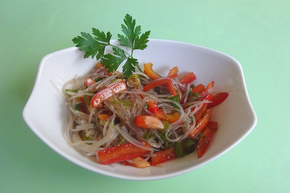 Chinesischer Glasnudelsalat