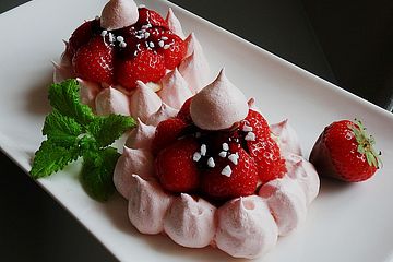 Baiser - Torteletts mit Erdbeeren