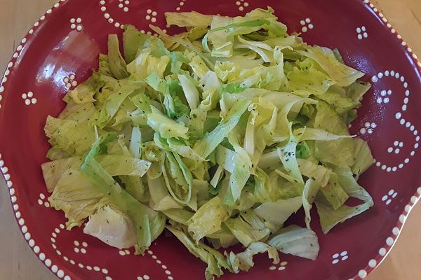 Eisbergsalat mit süß - saurem Zitronendressing | Chefkoch