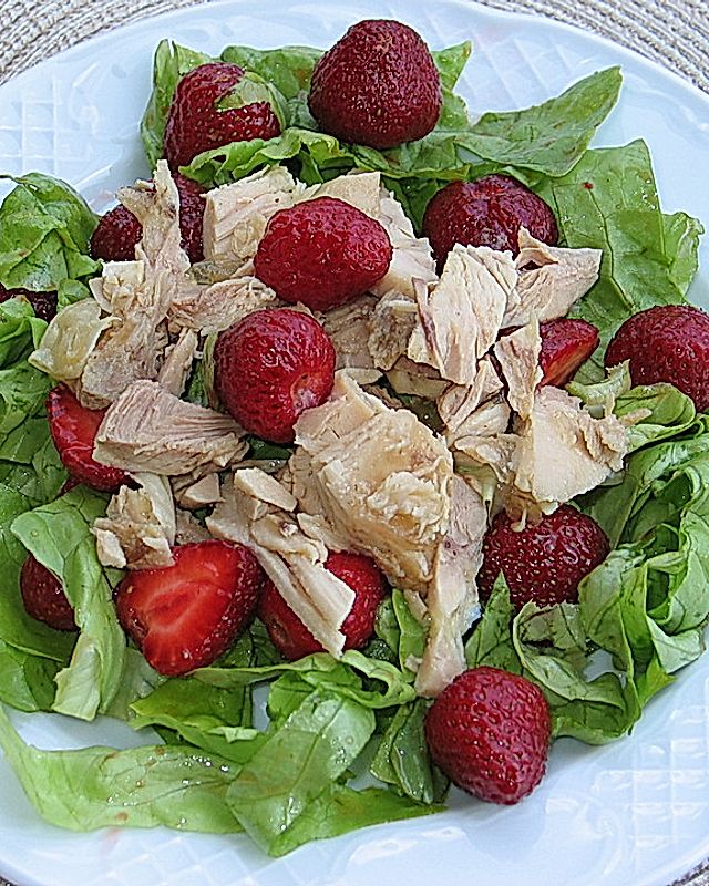 Erdbeer - Lollo Rosso - Salat mit Hühnchen