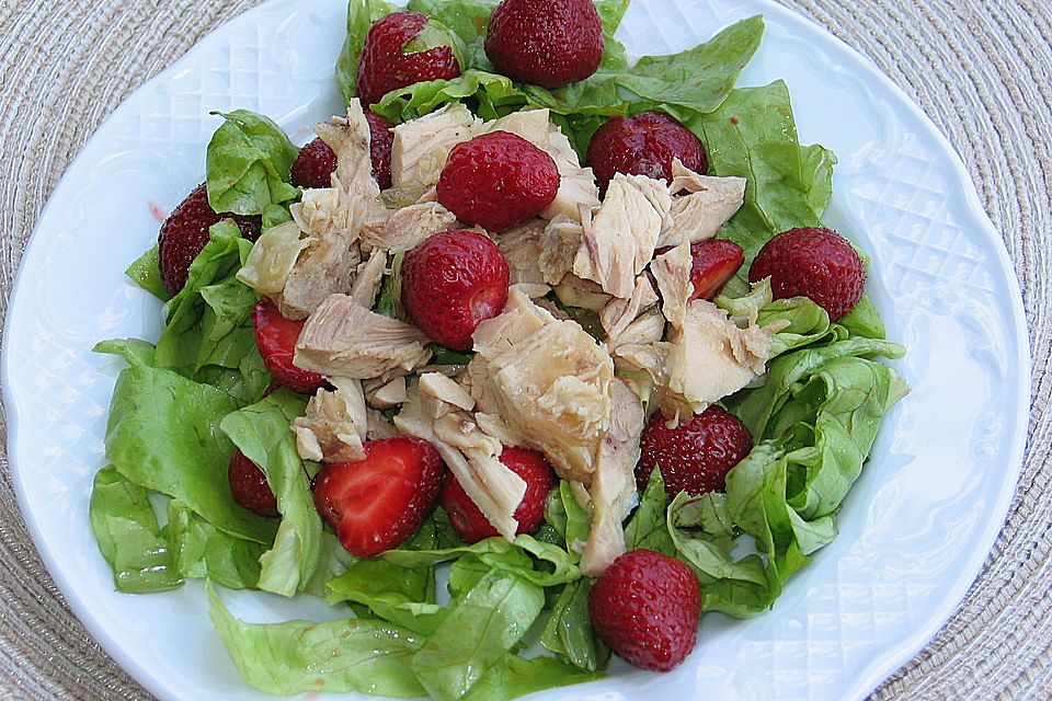 Erdbeer - Lollo Rosso - Salat mit Hühnchen