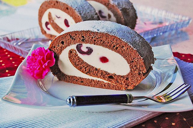 Schokorolle mit Kirsch - Vanille - Sahnefüllung von caroline48| Chefkoch